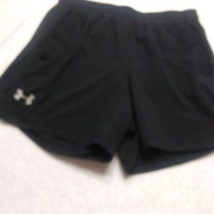 Woman's Under Armour black shorts size L fitted heat gear